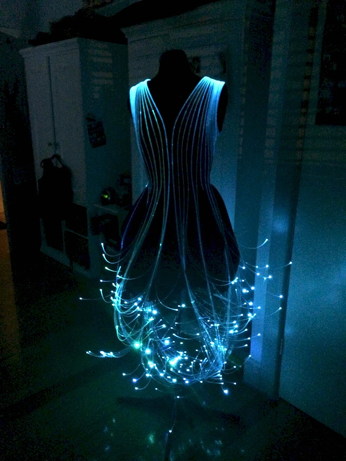 Светящееся платье