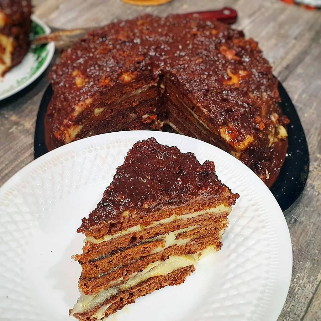 Торты на сковороде самые вкусные простые. Торт по домашнему. Торт на сковороде. Вкусные тортики на сковороде. Коржи для торта на сковороде.