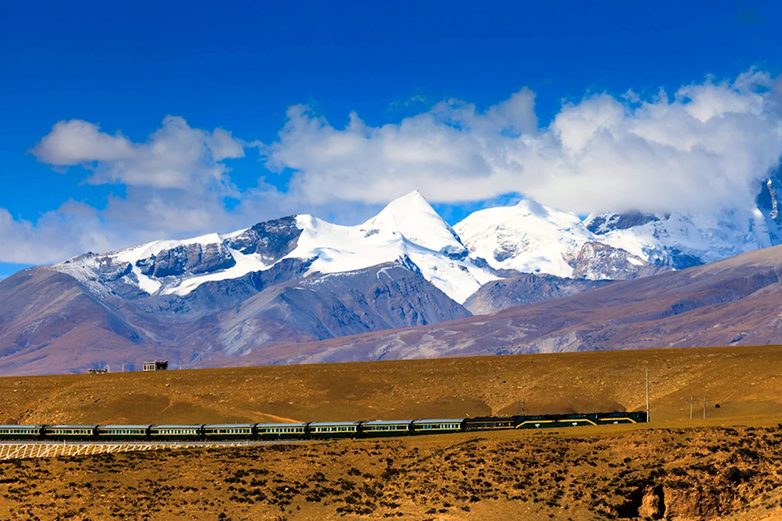 Цинхай-тибетская железная дорога в горах