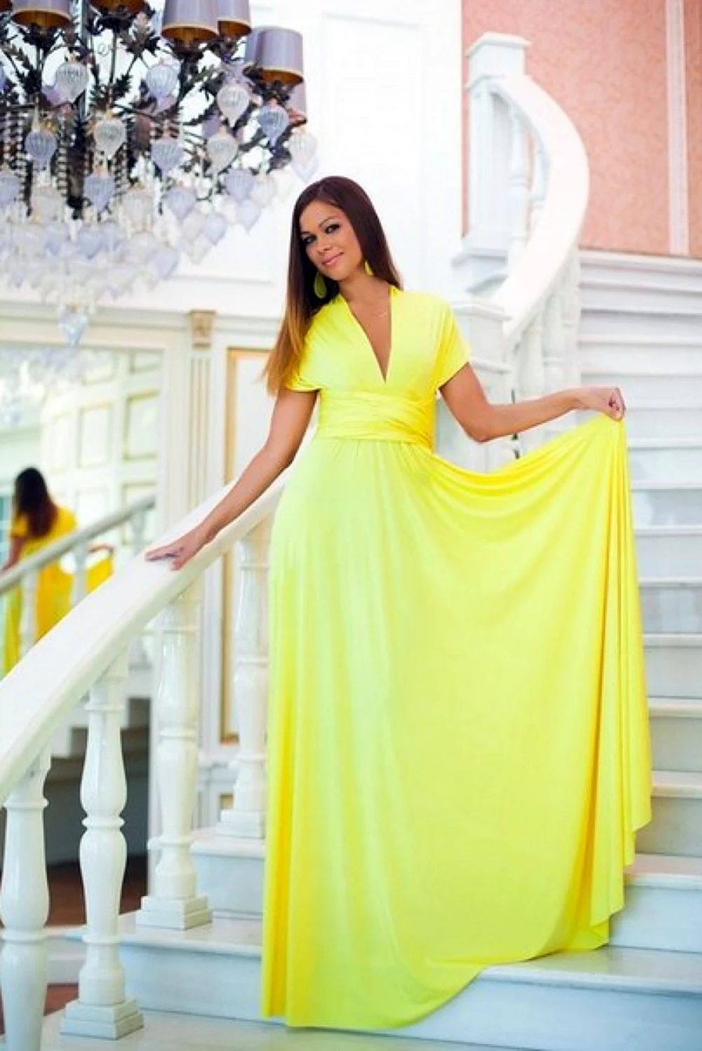 Желтое длинное платье