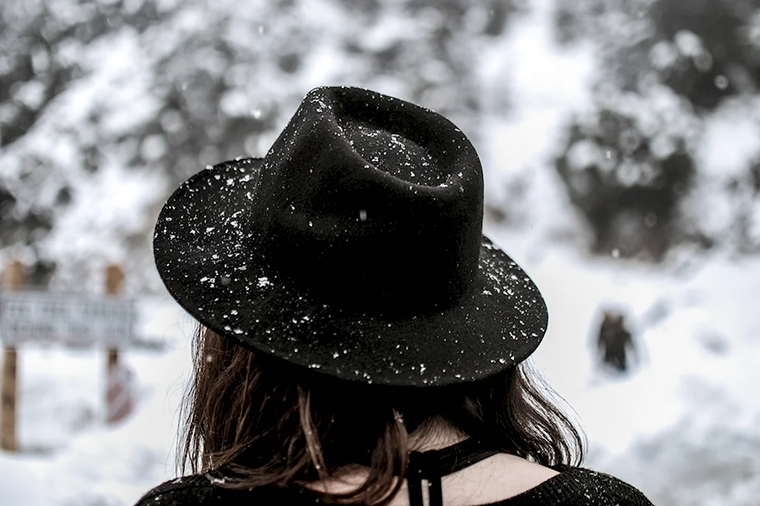 Зимняя фотосессия в шляпе