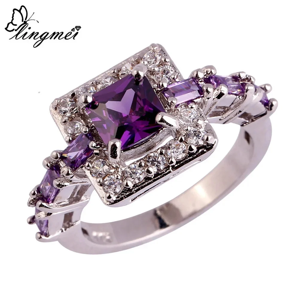 Золотое кольцо с фиолетовым камнем