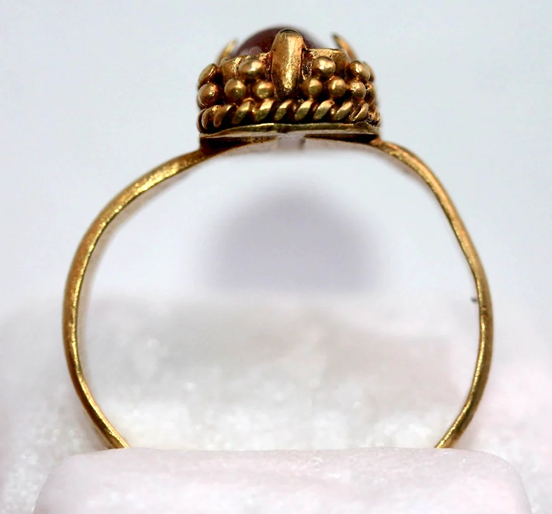Золотое кольцо с замком