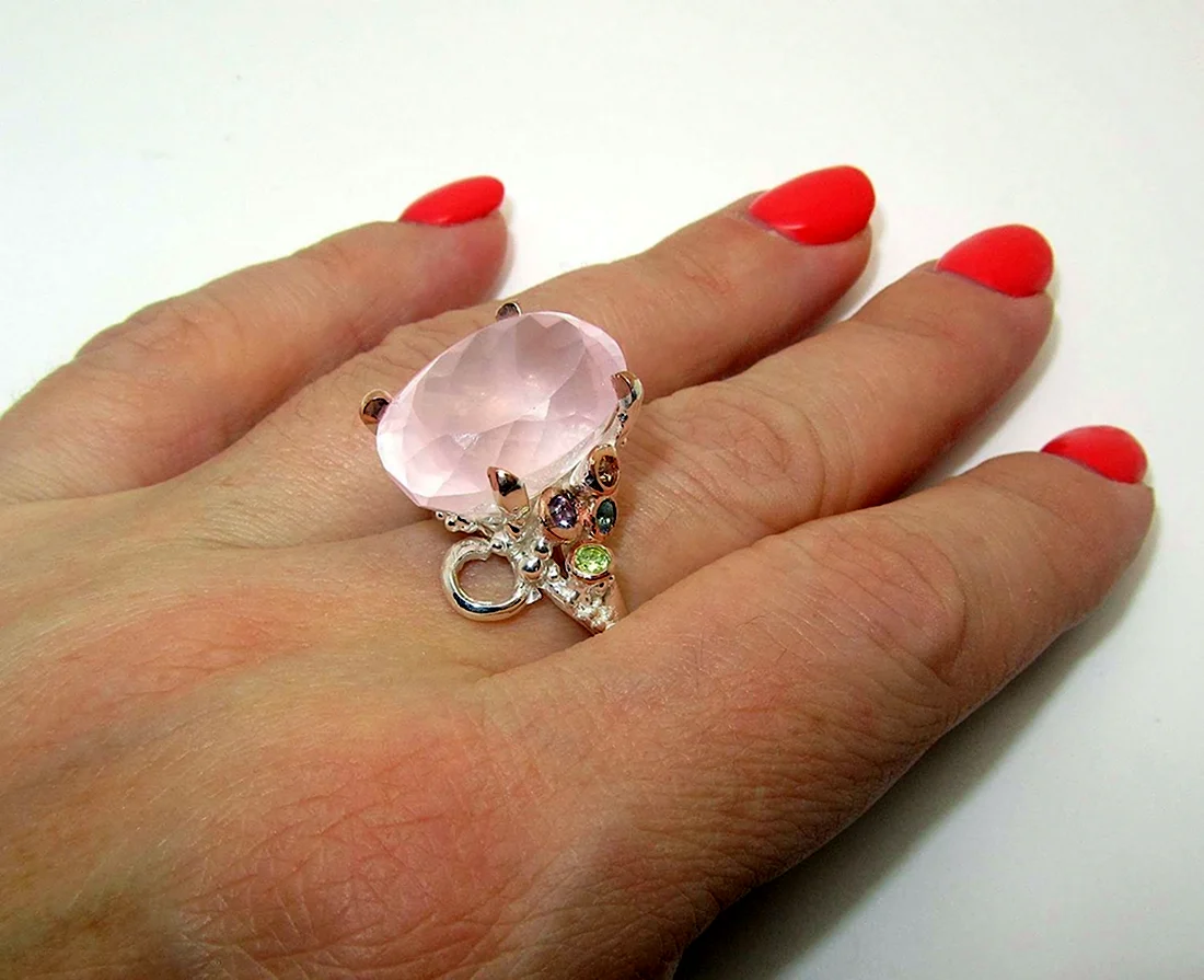 Золотое кольцо с звздным розовым кварцем